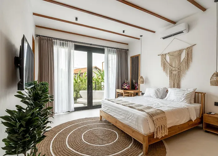 Villa Udara By Evdekimi - Spacious 4br Pool With Lush Garden At Artistic Center Of *