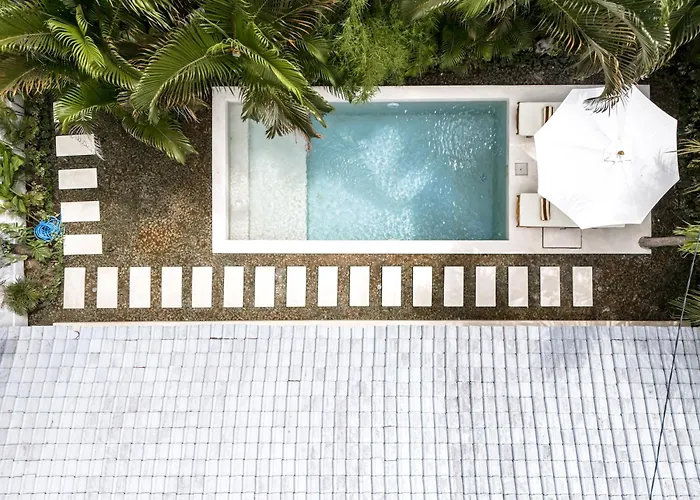Udara By Evdekimi - Spacious 4br Pool With Lush Garden At Artistic Center Of