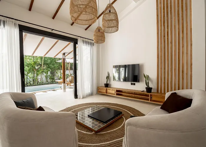 Udara By Evdekimi - Spacious 4br Pool With Lush Garden At Artistic Center Of Villa *