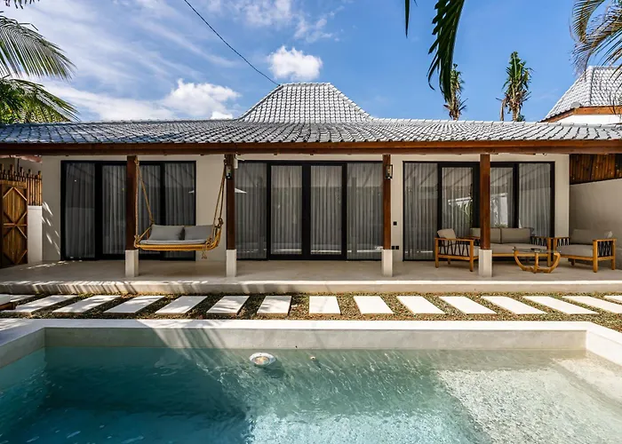 Villa Udara By Evdekimi - Spacious 4br Pool With Lush Garden At Artistic Center Of