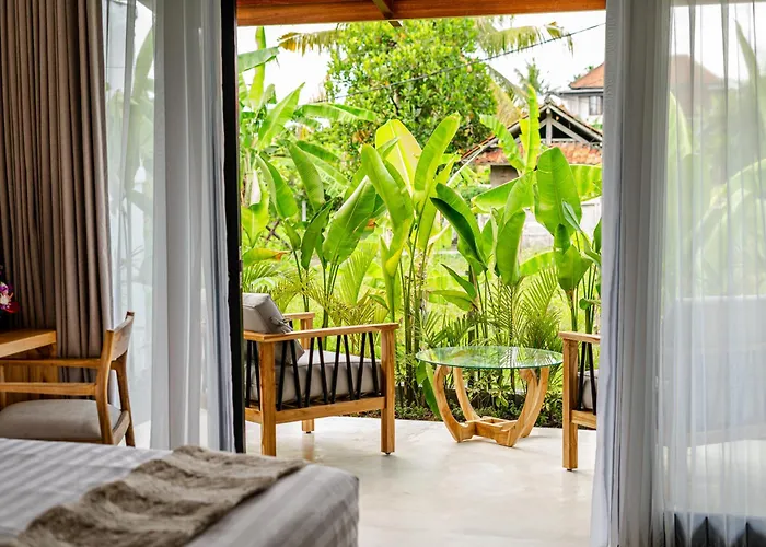Udara By Evdekimi - Spacious 4br Pool With Lush Garden At Artistic Center Of *