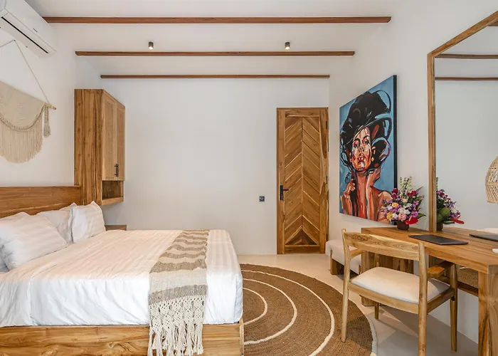 Udara By Evdekimi - Spacious 4br Pool With Lush Garden At Artistic Center Of Villa