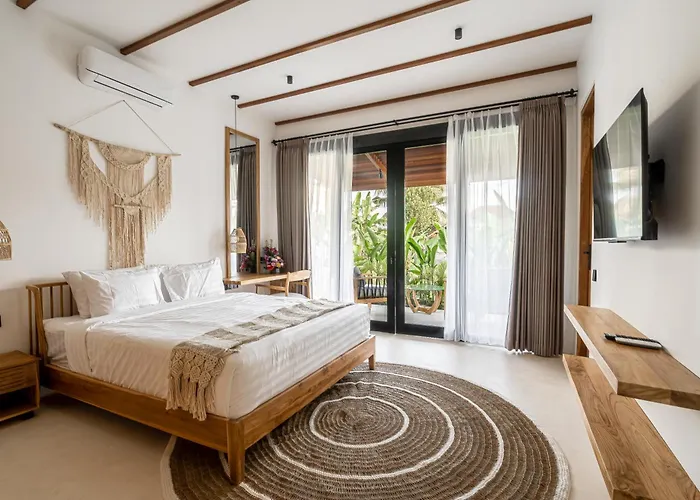 Udara By Evdekimi - Spacious 4br Pool With Lush Garden At Artistic Center Of Villa *