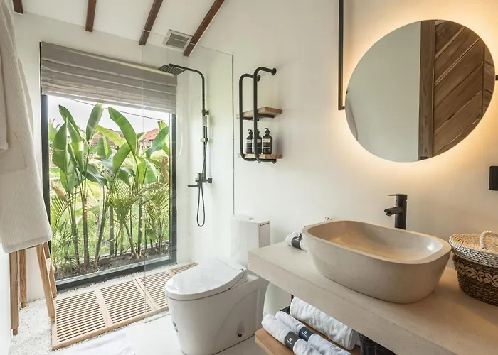 Udara By Evdekimi - Spacious 4br Pool With Lush Garden At Artistic Center Of Villa Ubud