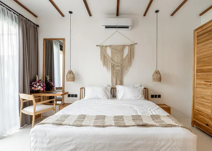 Udara By Evdekimi - Spacious 4br Pool With Lush Garden At Artistic Center Of Villa Ubud