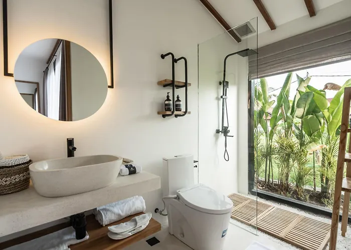 Udara By Evdekimi - Spacious 4br Pool With Lush Garden At Artistic Center Of *