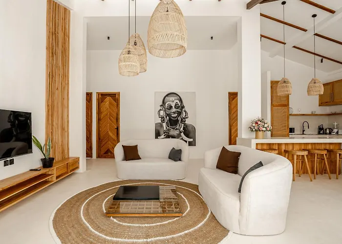 Udara By Evdekimi - Spacious 4br Pool With Lush Garden At Artistic Center Of Villa