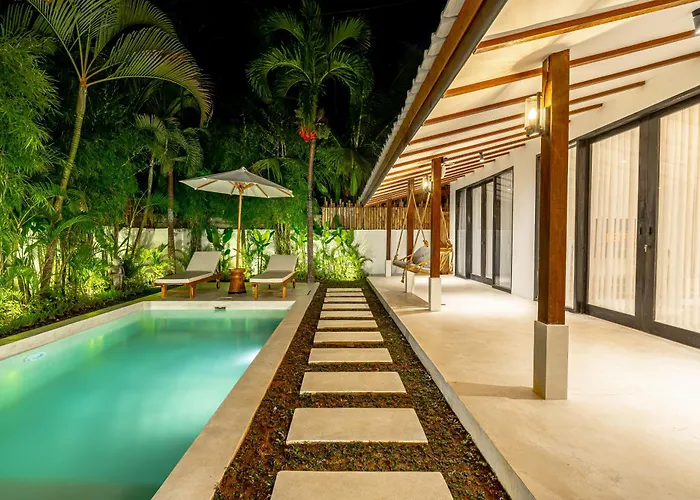 Udara By Evdekimi - Spacious 4br Pool With Lush Garden At Artistic Center Of Villa