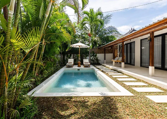 Udara By Evdekimi - Spacious 4br Pool With Lush Garden At Artistic Center Of